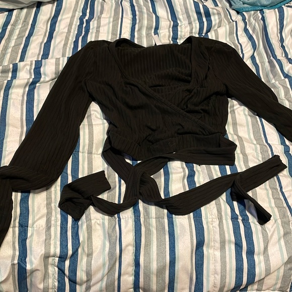 Long sleeve shirt with wrap around ties - Picture 1 of 4